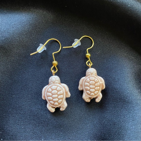 Blue Willow Boutique Earrings - Picture 4 of 4